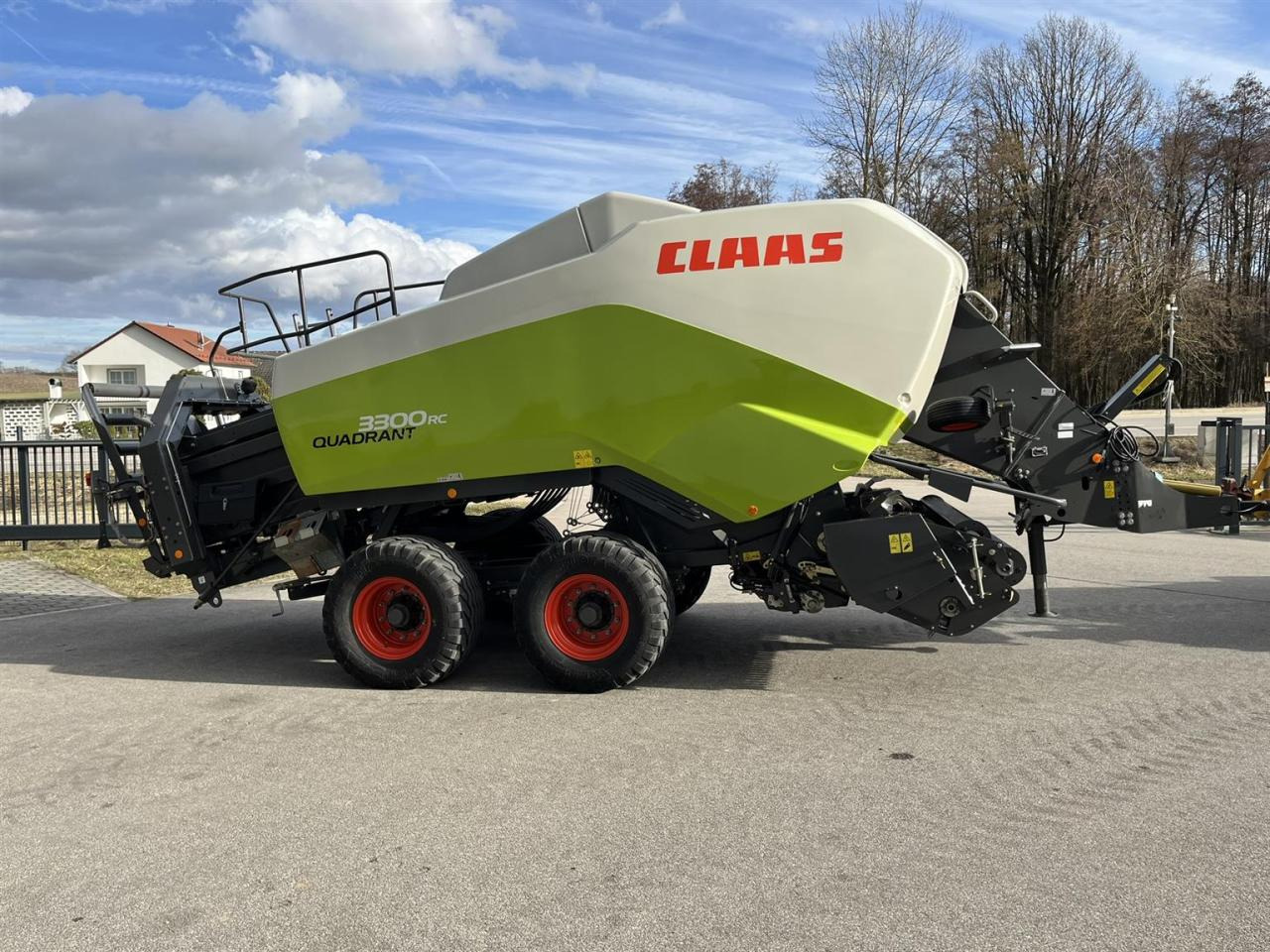 CLAAS Quadrant 3300 RC, Baujahr 2016, ca. 16.500 Ballen - Kvadratna balirka: slika CLAAS Quadrant 3300 RC, Baujahr 2016, ca. 16.500 Ballen - Kvadratna balirka CLAAS Quadrant 3300 RC, Baujahr 2016, ca. 16.500 Ballen - Kvadratna balirka: slika CLAAS Quadrant 3300 RC, Baujahr 2016, ca. 16.500 Ballen - Kvadratna balirka