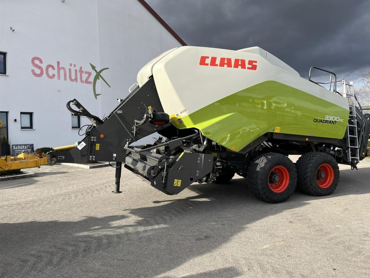 CLAAS Quadrant 3300 RC, Baujahr 2016, ca. 16.500 Ballen - Kvadratna balirka: slika CLAAS Quadrant 3300 RC, Baujahr 2016, ca. 16.500 Ballen - Kvadratna balirka CLAAS Quadrant 3300 RC, Baujahr 2016, ca. 16.500 Ballen - Kvadratna balirka: slika CLAAS Quadrant 3300 RC, Baujahr 2016, ca. 16.500 Ballen - Kvadratna balirka