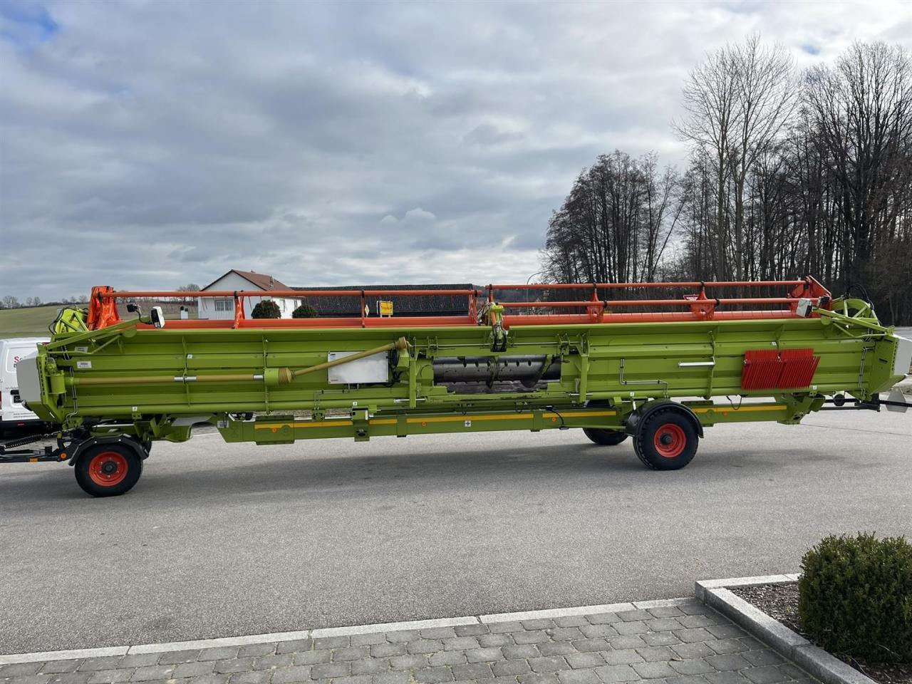 CLAAS Schneidwerk Claas Vario V1050 mit LED Laserpilot links und rechts, Transportwagen 40 km/h - Heder za kombajn: slika CLAAS Schneidwerk Claas Vario V1050 mit LED Laserpilot links und rechts, Transportwagen 40 km/h - Heder za kombajn CLAAS Schneidwerk Claas Vario V1050 mit LED Laserpilot links und rechts, Transportwagen 40 km/h - Heder za kombajn: slika CLAAS Schneidwerk Claas Vario V1050 mit LED Laserpilot links und rechts, Transportwagen 40 km/h - Heder za kombajn