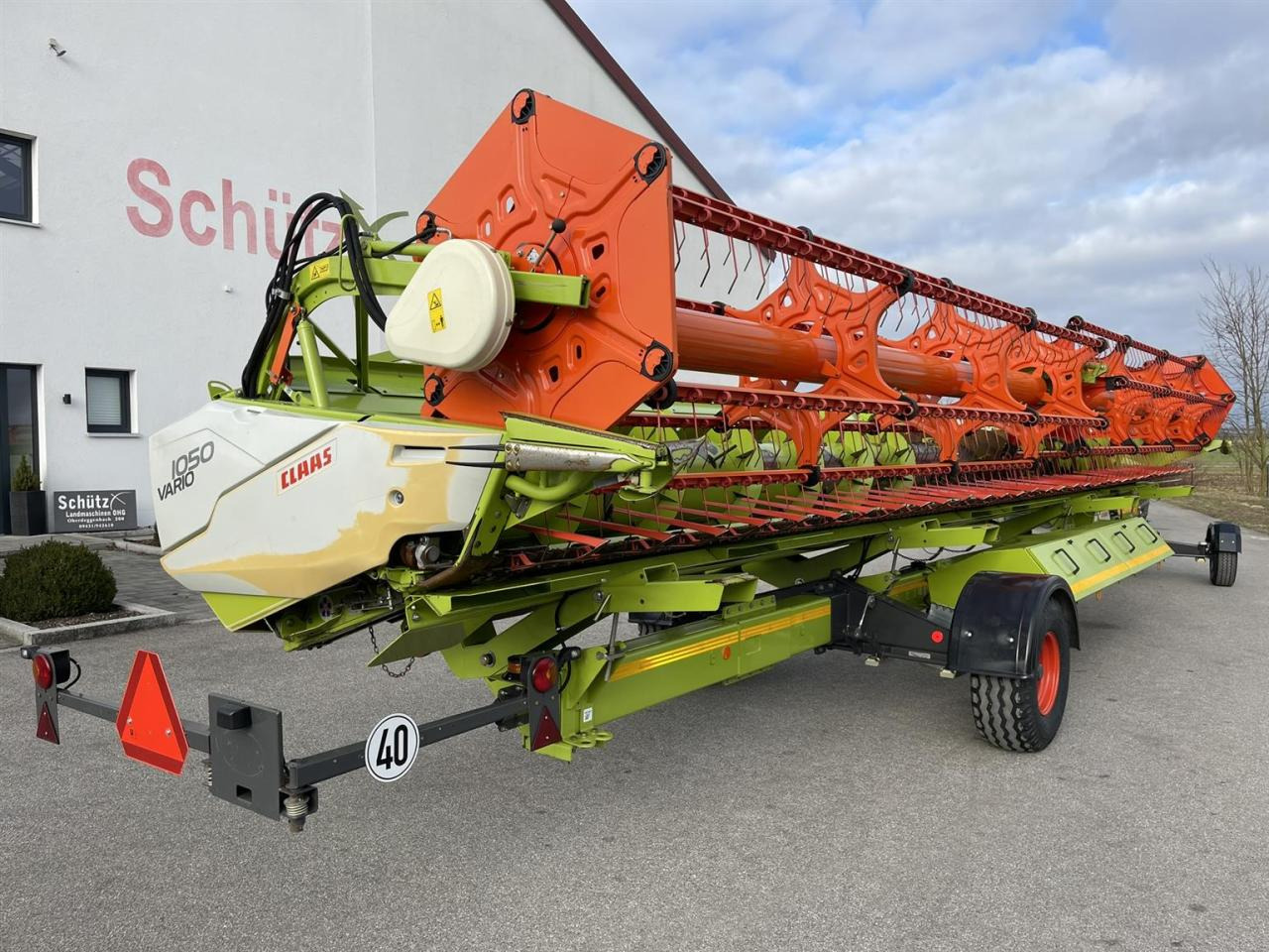 CLAAS Schneidwerk Claas Vario V1050 mit LED Laserpilot links und rechts, Transportwagen 40 km/h - Heder za kombajn: slika CLAAS Schneidwerk Claas Vario V1050 mit LED Laserpilot links und rechts, Transportwagen 40 km/h - Heder za kombajn CLAAS Schneidwerk Claas Vario V1050 mit LED Laserpilot links und rechts, Transportwagen 40 km/h - Heder za kombajn: slika CLAAS Schneidwerk Claas Vario V1050 mit LED Laserpilot links und rechts, Transportwagen 40 km/h - Heder za kombajn