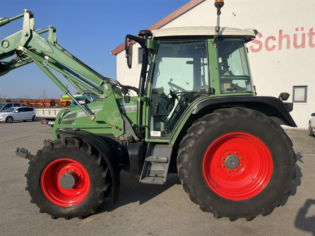 Fendt 309 Ci mit Frontlader, FKH, DL, Klima, 8250Bh, Baujahr 2005 - Traktor: slika Fendt 309 Ci mit Frontlader, FKH, DL, Klima, 8250Bh, Baujahr 2005 - Traktor Fendt 309 Ci mit Frontlader, FKH, DL, Klima, 8250Bh, Baujahr 2005 - Traktor: slika Fendt 309 Ci mit Frontlader, FKH, DL, Klima, 8250Bh, Baujahr 2005 - Traktor
