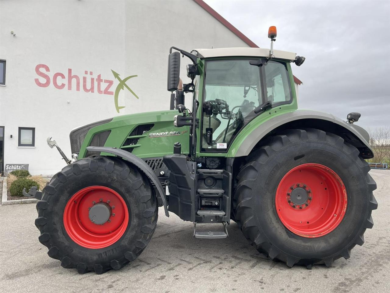 Fendt 828 Vario Profi Plus, GPS, FZW, 5DW, Baujahr 2014 - Traktor: slika Fendt 828 Vario Profi Plus, GPS, FZW, 5DW, Baujahr 2014 - Traktor Fendt 828 Vario Profi Plus, GPS, FZW, 5DW, Baujahr 2014 - Traktor: slika Fendt 828 Vario Profi Plus, GPS, FZW, 5DW, Baujahr 2014 - Traktor