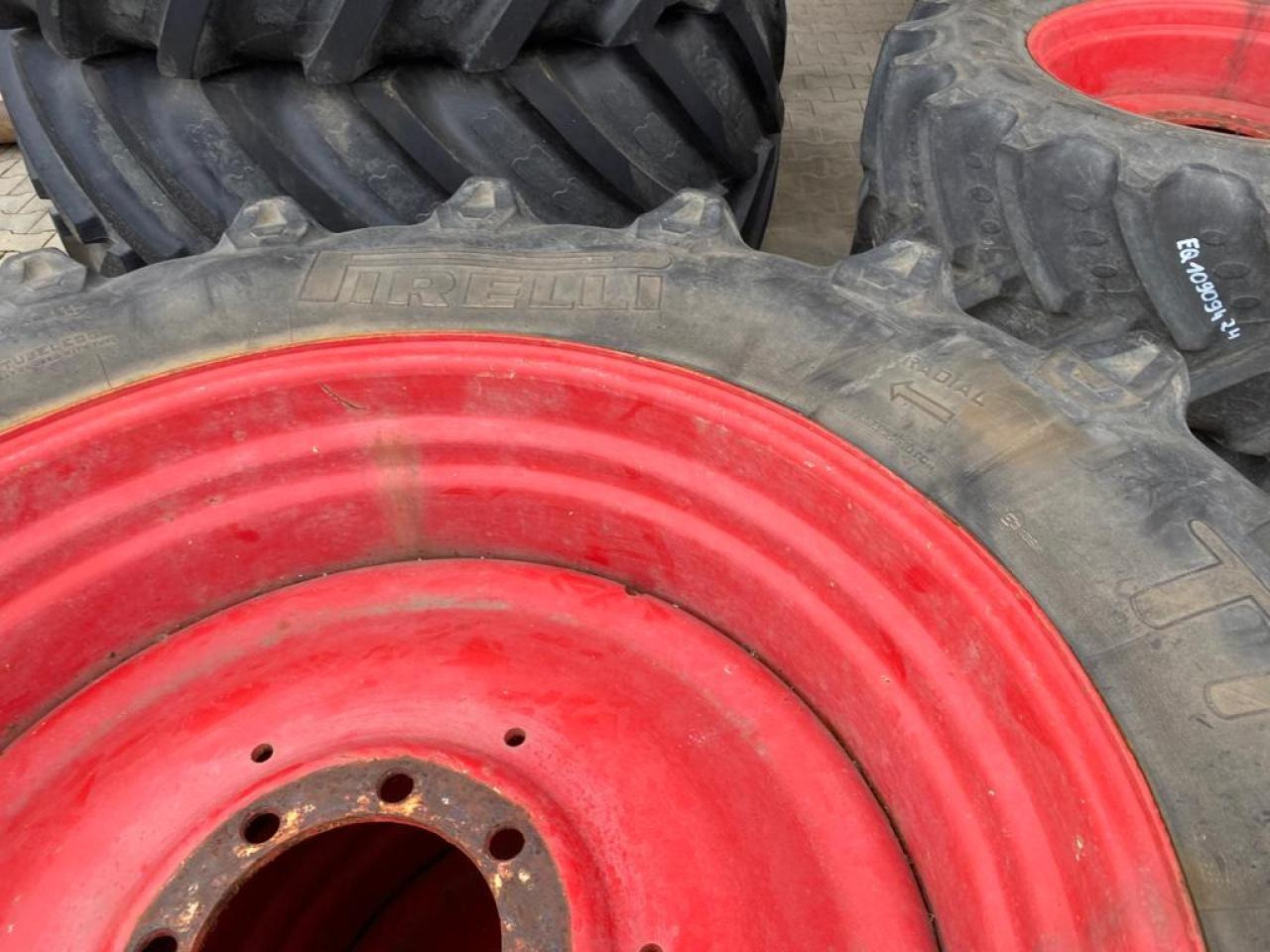 Fendt Komplettrad 420/70 R28 und 520/70 R38 - Traktor: slika Fendt Komplettrad 420/70 R28 und 520/70 R38 - Traktor Fendt Komplettrad 420/70 R28 und 520/70 R38 - Traktor: slika Fendt Komplettrad 420/70 R28 und 520/70 R38 - Traktor