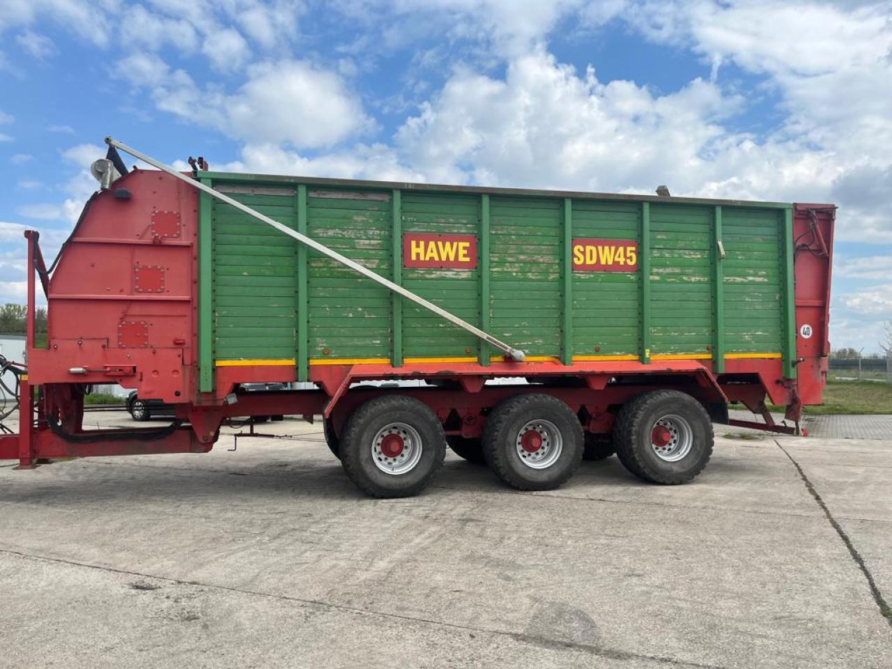 HAWE Tridem SDW 45T, Silagewagen, Baujahr 2011 - Nagibna prikolica za poljoprivredna gospodarstva/ Istovarivač: slika HAWE Tridem SDW 45T, Silagewagen, Baujahr 2011 - Nagibna prikolica za poljoprivredna gospodarstva/ Istovarivač HAWE Tridem SDW 45T, Silagewagen, Baujahr 2011 - Nagibna prikolica za poljoprivredna gospodarstva/ Istovarivač: slika HAWE Tridem SDW 45T, Silagewagen, Baujahr 2011 - Nagibna prikolica za poljoprivredna gospodarstva/ Istovarivač
