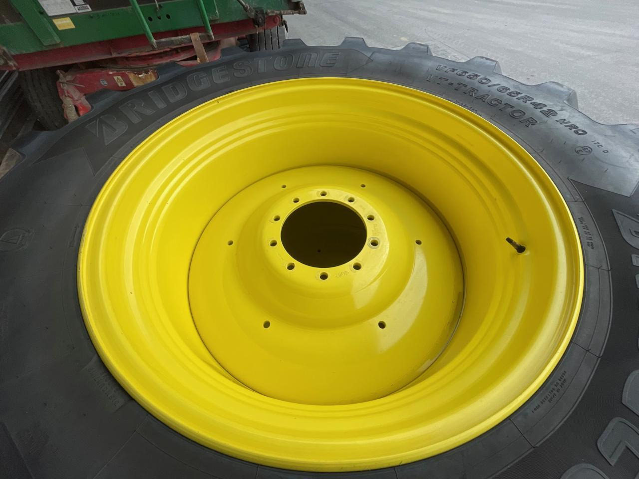 John Deere Kompletträder von 6R250, 650/65 R42 mit Bridgestone Decken aus 2019, ca. 50 % - Traktor: slika John Deere Kompletträder von 6R250, 650/65 R42 mit Bridgestone Decken aus 2019, ca. 50 % - Traktor John Deere Kompletträder von 6R250, 650/65 R42 mit Bridgestone Decken aus 2019, ca. 50 % - Traktor: slika John Deere Kompletträder von 6R250, 650/65 R42 mit Bridgestone Decken aus 2019, ca. 50 % - Traktor