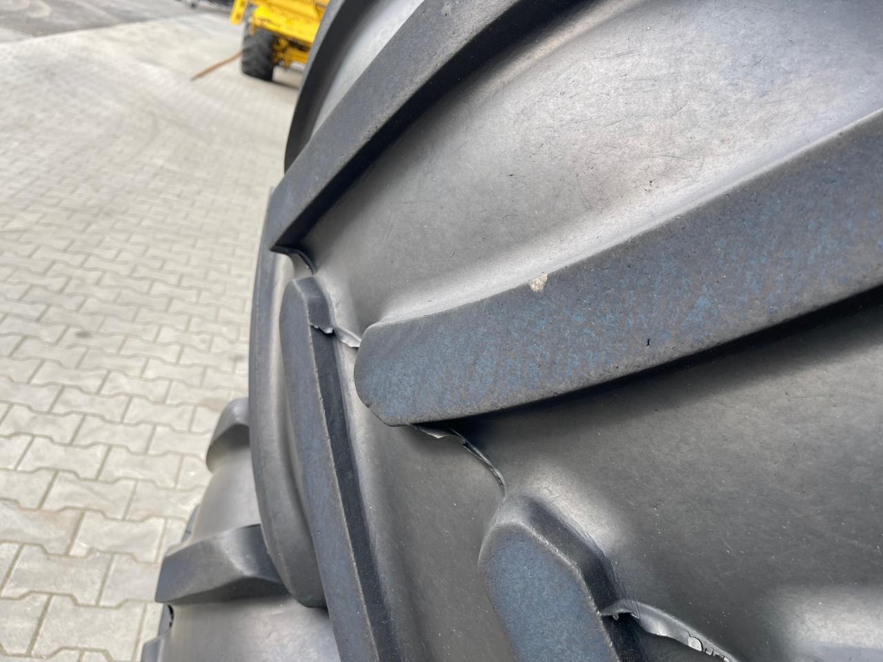 John Deere Kompletträder von 6R250, 650/65 R42 mit Bridgestone Decken aus 2019, ca. 50 % - Traktor: slika John Deere Kompletträder von 6R250, 650/65 R42 mit Bridgestone Decken aus 2019, ca. 50 % - Traktor John Deere Kompletträder von 6R250, 650/65 R42 mit Bridgestone Decken aus 2019, ca. 50 % - Traktor: slika John Deere Kompletträder von 6R250, 650/65 R42 mit Bridgestone Decken aus 2019, ca. 50 % - Traktor