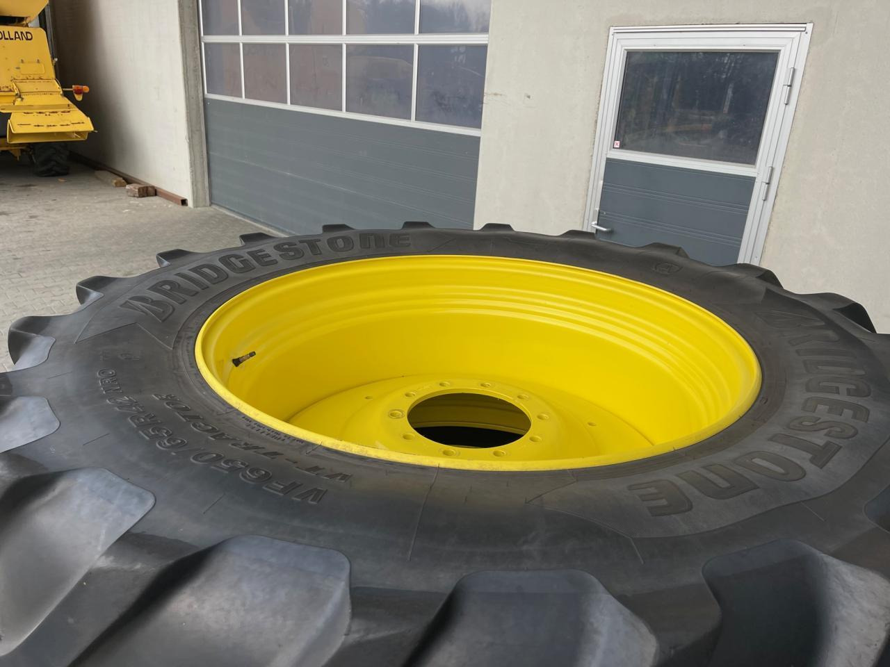 John Deere Kompletträder von 6R250, 650/65 R42 mit Bridgestone Decken aus 2019, ca. 50 % - Traktor: slika John Deere Kompletträder von 6R250, 650/65 R42 mit Bridgestone Decken aus 2019, ca. 50 % - Traktor John Deere Kompletträder von 6R250, 650/65 R42 mit Bridgestone Decken aus 2019, ca. 50 % - Traktor: slika John Deere Kompletträder von 6R250, 650/65 R42 mit Bridgestone Decken aus 2019, ca. 50 % - Traktor