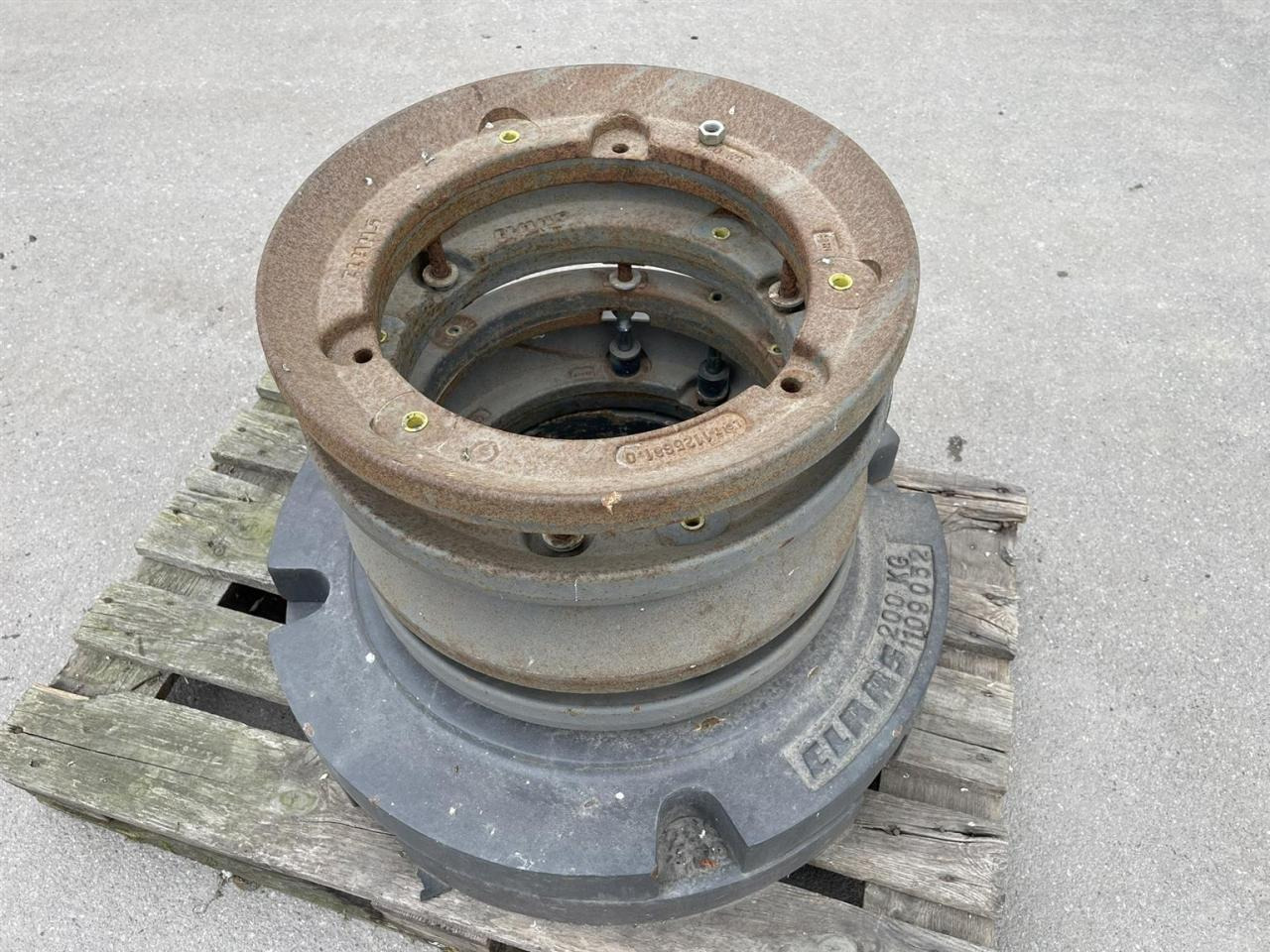 CLAAS Radgewichte 1109052, Claasnummer: 1125681.0 - Priključak: slika CLAAS Radgewichte 1109052, Claasnummer: 1125681.0 - Priključak CLAAS Radgewichte 1109052, Claasnummer: 1125681.0 - Priključak: slika CLAAS Radgewichte 1109052, Claasnummer: 1125681.0 - Priključak