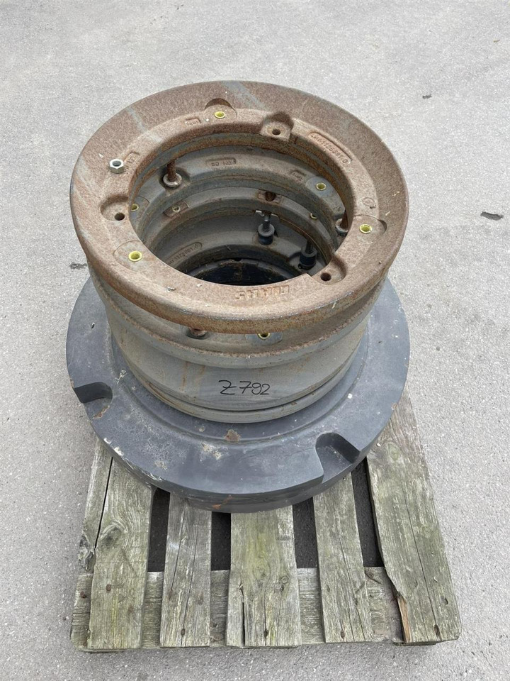 CLAAS Radgewichte 1109052, Claasnummer: 1125681.0 - Priključak: slika CLAAS Radgewichte 1109052, Claasnummer: 1125681.0 - Priključak CLAAS Radgewichte 1109052, Claasnummer: 1125681.0 - Priključak: slika CLAAS Radgewichte 1109052, Claasnummer: 1125681.0 - Priključak