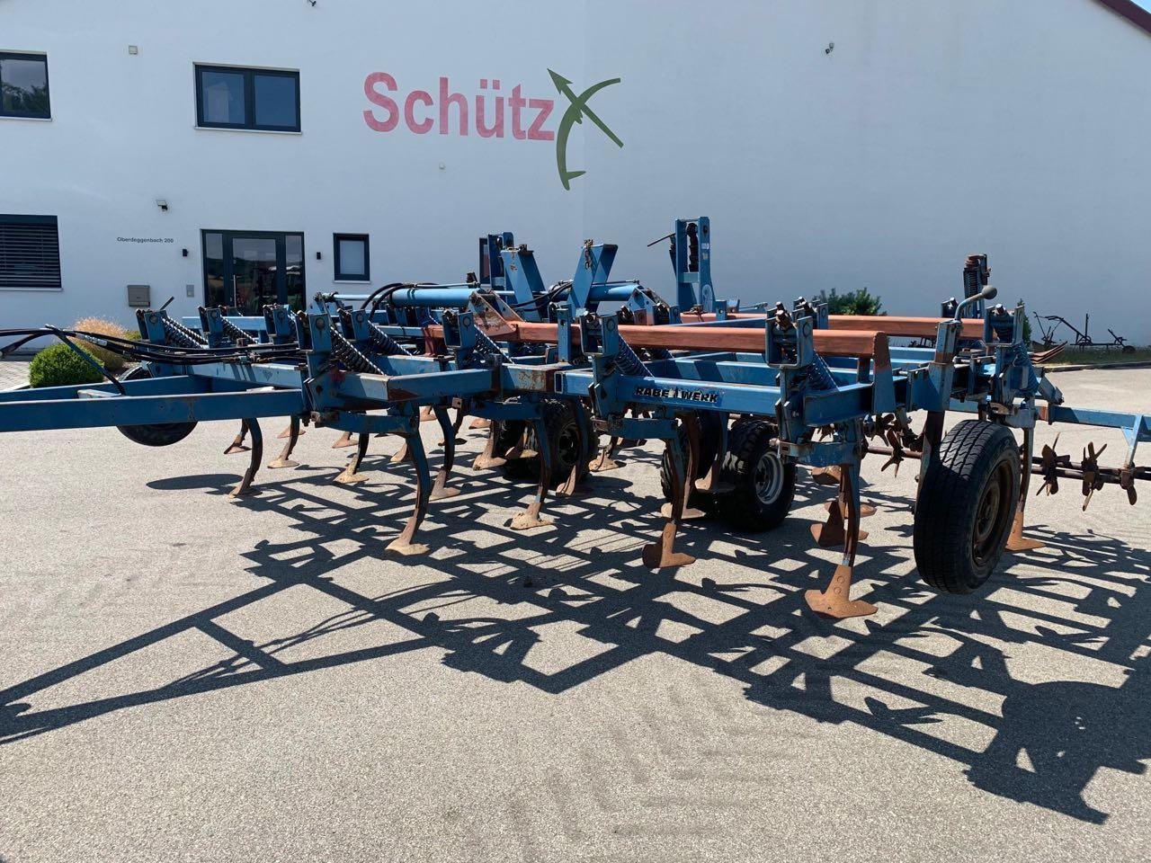 Rabe gezogener Rabe Grubber mit Spatenrollegge, 4-balkig - Kultivator: slika Rabe gezogener Rabe Grubber mit Spatenrollegge, 4-balkig - Kultivator Rabe gezogener Rabe Grubber mit Spatenrollegge, 4-balkig - Kultivator: slika Rabe gezogener Rabe Grubber mit Spatenrollegge, 4-balkig - Kultivator