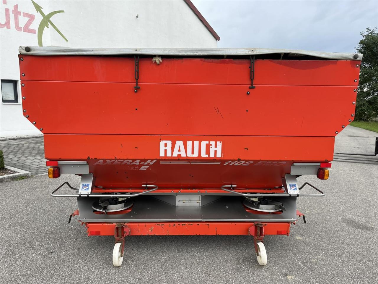 Rauch Axera H EMC 1102 Quantron P / Terminal - Rasipač gnojiva: slika Rauch Axera H EMC 1102 Quantron P / Terminal - Rasipač gnojiva Rauch Axera H EMC 1102 Quantron P / Terminal - Rasipač gnojiva: slika Rauch Axera H EMC 1102 Quantron P / Terminal - Rasipač gnojiva