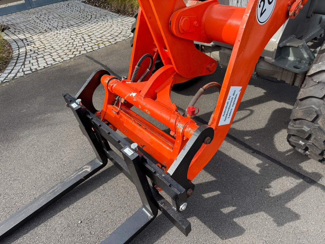 Atlas AR 80 hydr. SW , Palettengabel - Utovarivač na kotačima: slika Atlas AR 80 hydr. SW , Palettengabel - Utovarivač na kotačima Atlas AR 80 hydr. SW , Palettengabel - Utovarivač na kotačima: slika Atlas AR 80 hydr. SW , Palettengabel - Utovarivač na kotačima