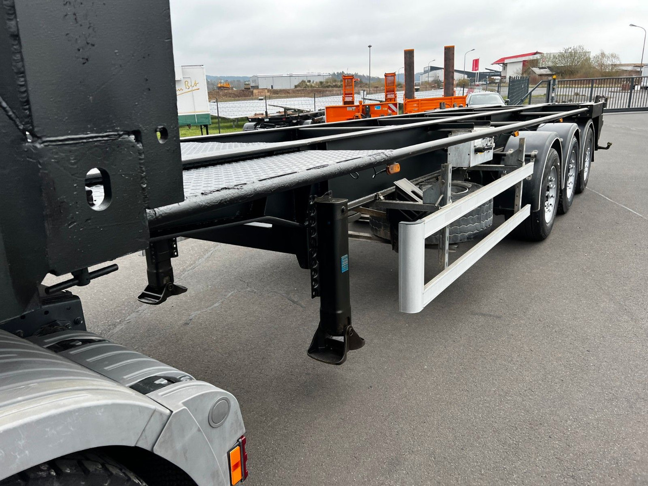 H&W 3- Achs Auflieger für Presscontainer H&W 3- Achs Auflieger für Presscontainer - Transporter kontejnera/ Poluprikolica s izmjenjivim sanducima: slika H&W 3- Achs Auflieger für Presscontainer H&W 3- Achs Auflieger für Presscontainer - Transporter kontejnera/ Poluprikolica s izmjenjivim sanducima H&W 3- Achs Auflieger für Presscontainer H&W 3- Achs Auflieger für Presscontainer - Transporter kontejnera/ Poluprikolica s izmjenjivim sanducima: slika H&W 3- Achs Auflieger für Presscontainer H&W 3- Achs Auflieger für Presscontainer - Transporter kontejnera/ Poluprikolica s izmjenjivim sanducima