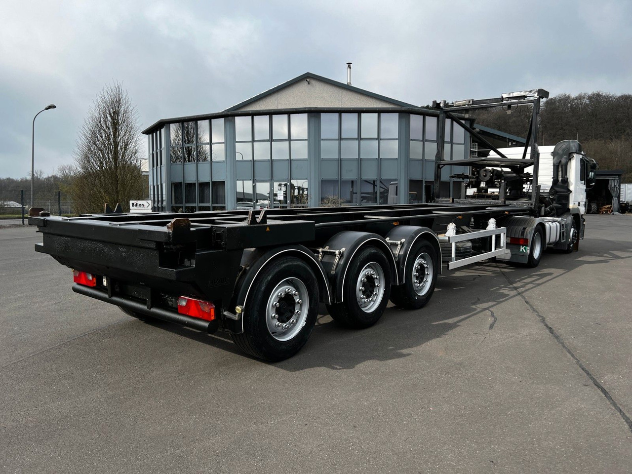 H&W 3- Achs Auflieger für Presscontainer H&W 3- Achs Auflieger für Presscontainer - Transporter kontejnera/ Poluprikolica s izmjenjivim sanducima: slika H&W 3- Achs Auflieger für Presscontainer H&W 3- Achs Auflieger für Presscontainer - Transporter kontejnera/ Poluprikolica s izmjenjivim sanducima H&W 3- Achs Auflieger für Presscontainer H&W 3- Achs Auflieger für Presscontainer - Transporter kontejnera/ Poluprikolica s izmjenjivim sanducima: slika H&W 3- Achs Auflieger für Presscontainer H&W 3- Achs Auflieger für Presscontainer - Transporter kontejnera/ Poluprikolica s izmjenjivim sanducima