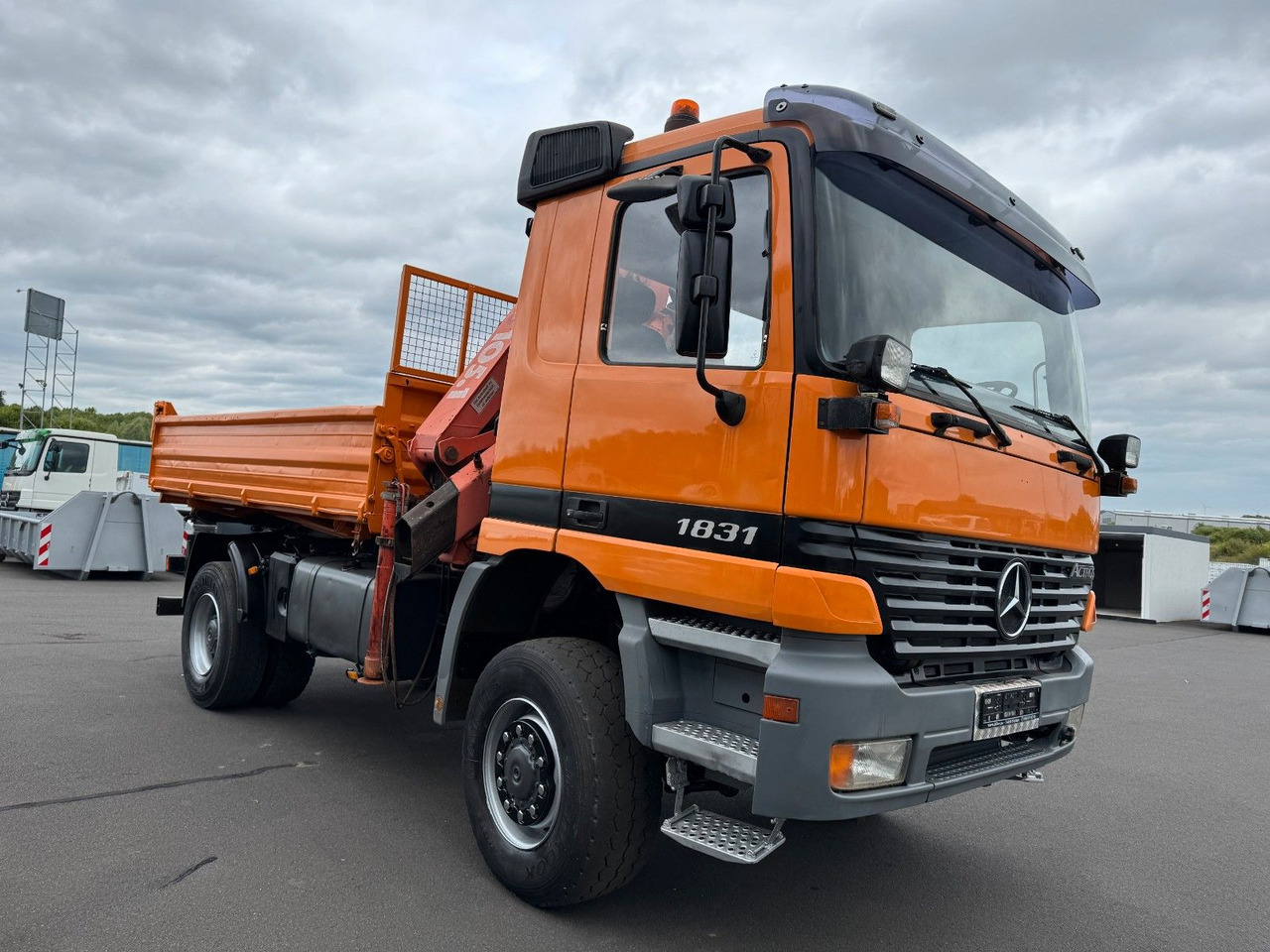 Mercedes-Benz Actros 1831 4x4 Kipper - Kran- Kupplung- Blattfe - Kiper, Kamion s kranom: slika Mercedes-Benz Actros 1831 4x4 Kipper - Kran- Kupplung- Blattfe - Kiper, Kamion s kranom Mercedes-Benz Actros 1831 4x4 Kipper - Kran- Kupplung- Blattfe - Kiper, Kamion s kranom: slika Mercedes-Benz Actros 1831 4x4 Kipper - Kran- Kupplung- Blattfe - Kiper, Kamion s kranom