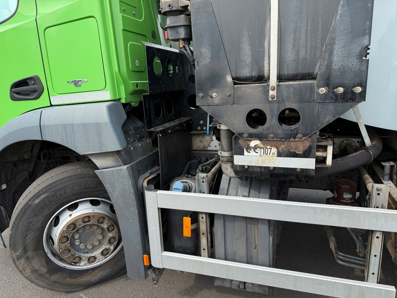 Kamion za odvoz smeća Mercedes-Benz Antos 2533 Seitenlader Zoeller SLF XL: slika Kamion za odvoz smeća Mercedes-Benz Antos 2533 Seitenlader Zoeller SLF XL Kamion za odvoz smeća Mercedes-Benz Antos 2533 Seitenlader Zoeller SLF XL: slika Kamion za odvoz smeća Mercedes-Benz Antos 2533 Seitenlader Zoeller SLF XL