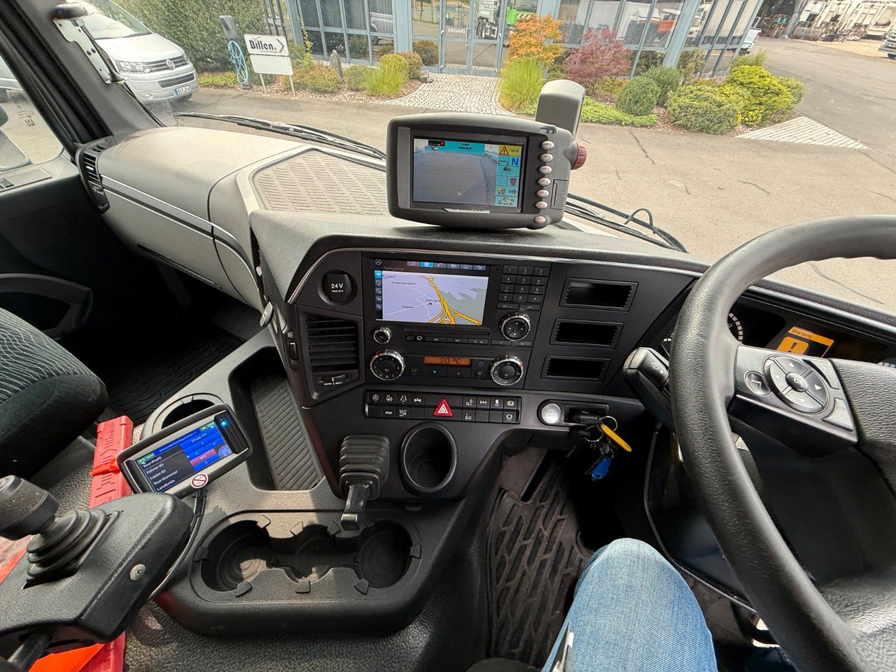 Kamion za odvoz smeća Mercedes-Benz Antos 2533 Seitenlader Zoeller SLF XL: slika Kamion za odvoz smeća Mercedes-Benz Antos 2533 Seitenlader Zoeller SLF XL Kamion za odvoz smeća Mercedes-Benz Antos 2533 Seitenlader Zoeller SLF XL: slika Kamion za odvoz smeća Mercedes-Benz Antos 2533 Seitenlader Zoeller SLF XL