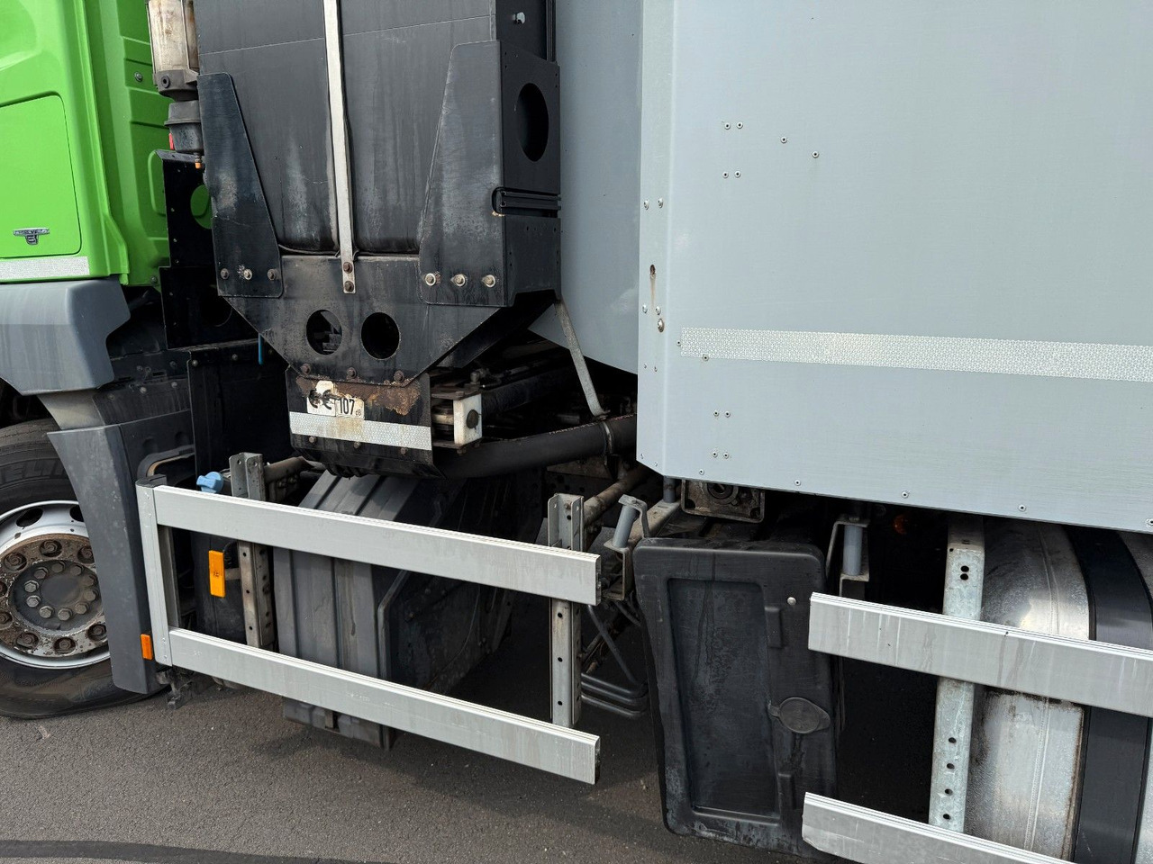 Kamion za odvoz smeća Mercedes-Benz Antos 2533 Seitenlader Zoeller SLF XL: slika Kamion za odvoz smeća Mercedes-Benz Antos 2533 Seitenlader Zoeller SLF XL Kamion za odvoz smeća Mercedes-Benz Antos 2533 Seitenlader Zoeller SLF XL: slika Kamion za odvoz smeća Mercedes-Benz Antos 2533 Seitenlader Zoeller SLF XL