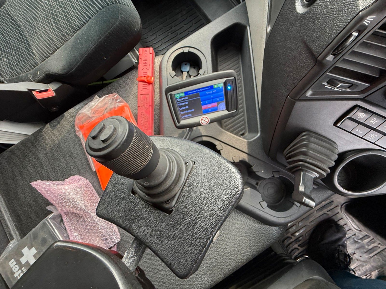 Kamion za odvoz smeća Mercedes-Benz Antos 2533 Seitenlader Zoeller SLF XL: slika Kamion za odvoz smeća Mercedes-Benz Antos 2533 Seitenlader Zoeller SLF XL Kamion za odvoz smeća Mercedes-Benz Antos 2533 Seitenlader Zoeller SLF XL: slika Kamion za odvoz smeća Mercedes-Benz Antos 2533 Seitenlader Zoeller SLF XL