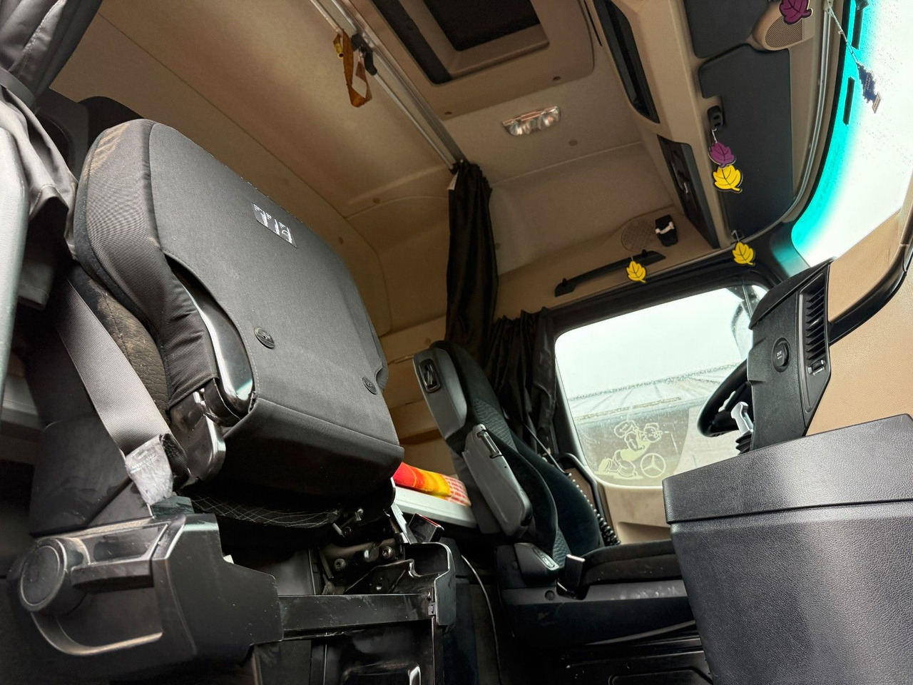 Mercedes-Benz Actros 1843 Stream Space, Hydraulik, Retarder - Tegljač: slika Mercedes-Benz Actros 1843 Stream Space, Hydraulik, Retarder - Tegljač Mercedes-Benz Actros 1843 Stream Space, Hydraulik, Retarder - Tegljač: slika Mercedes-Benz Actros 1843 Stream Space, Hydraulik, Retarder - Tegljač