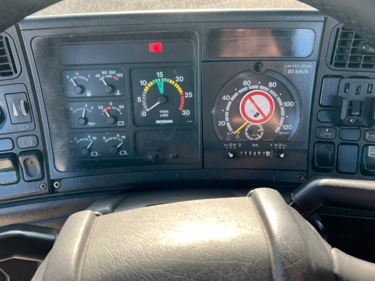 Tegljač Scania P 94 GA 4x2 NA 310 Scania P 94 GA 4x2 NA 310: slika Tegljač Scania P 94 GA 4x2 NA 310 Scania P 94 GA 4x2 NA 310