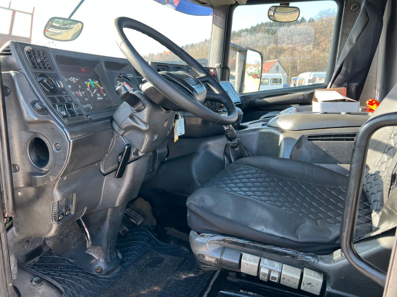 Tegljač Scania P 94 GA 4x2 NA 310 Scania P 94 GA 4x2 NA 310: slika Tegljač Scania P 94 GA 4x2 NA 310 Scania P 94 GA 4x2 NA 310