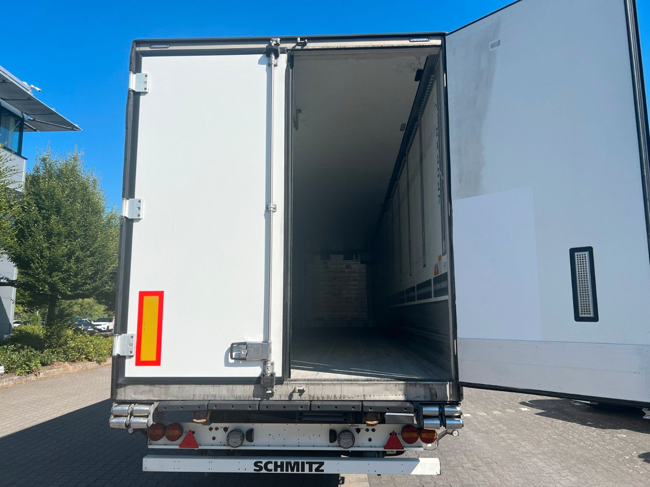 Schmitz Cargobull SKO 24/L - 13.4 FP 45 Cool - Poluprikolica hladnjača: slika Schmitz Cargobull SKO 24/L - 13.4 FP 45 Cool - Poluprikolica hladnjača Schmitz Cargobull SKO 24/L - 13.4 FP 45 Cool - Poluprikolica hladnjača: slika Schmitz Cargobull SKO 24/L - 13.4 FP 45 Cool - Poluprikolica hladnjača