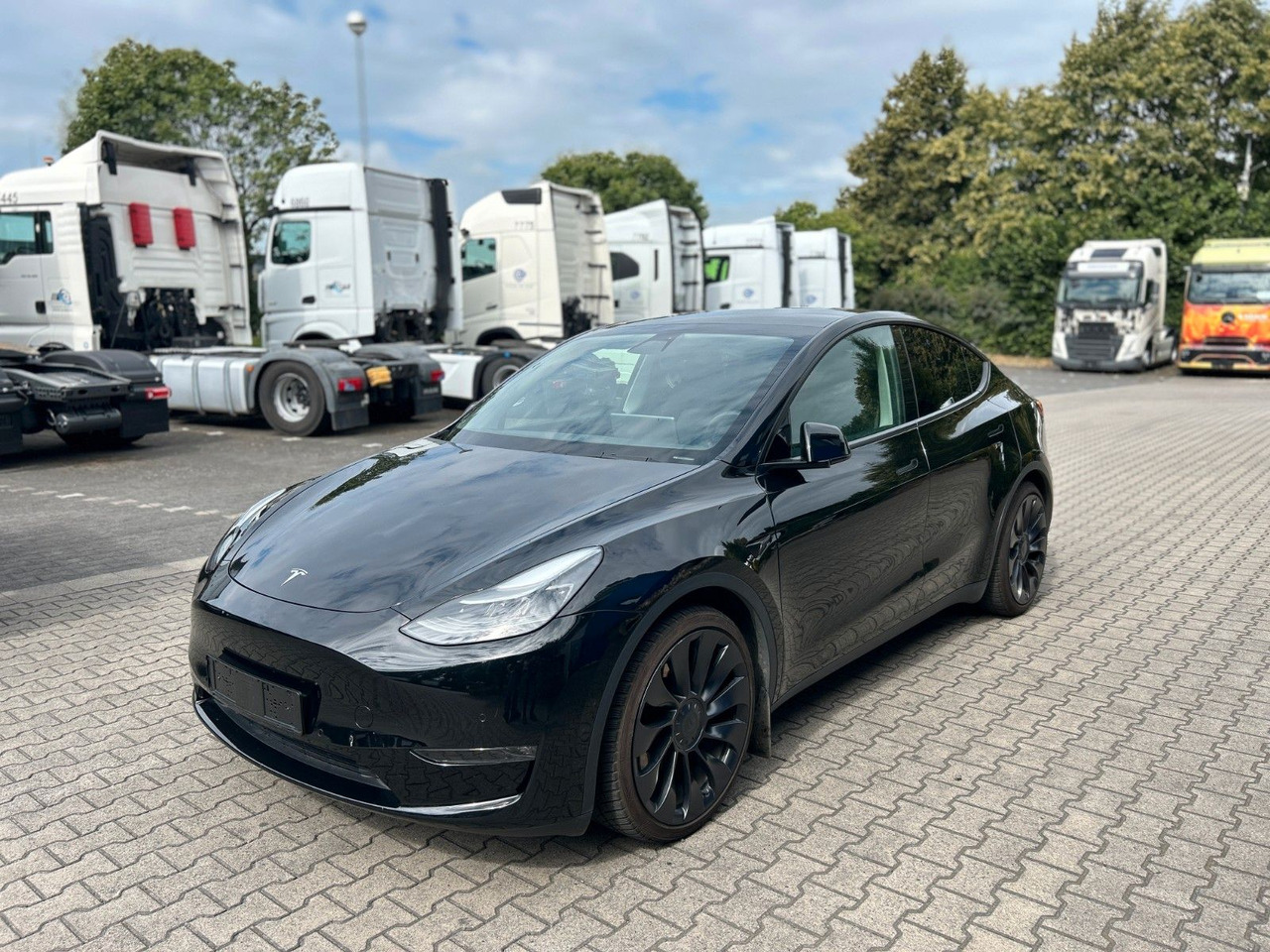 Tesla Model Y Performance Dual AWD - Limuzina: slika Tesla Model Y Performance Dual AWD - Limuzina Tesla Model Y Performance Dual AWD - Limuzina: slika Tesla Model Y Performance Dual AWD - Limuzina