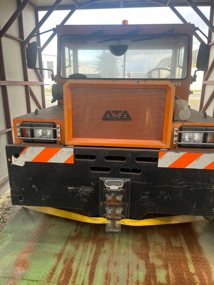 ATA 8500 4X4 - Traktor za vuču zrakoplova: slika ATA 8500 4X4 - Traktor za vuču zrakoplova ATA 8500 4X4 - Traktor za vuču zrakoplova: slika ATA 8500 4X4 - Traktor za vuču zrakoplova