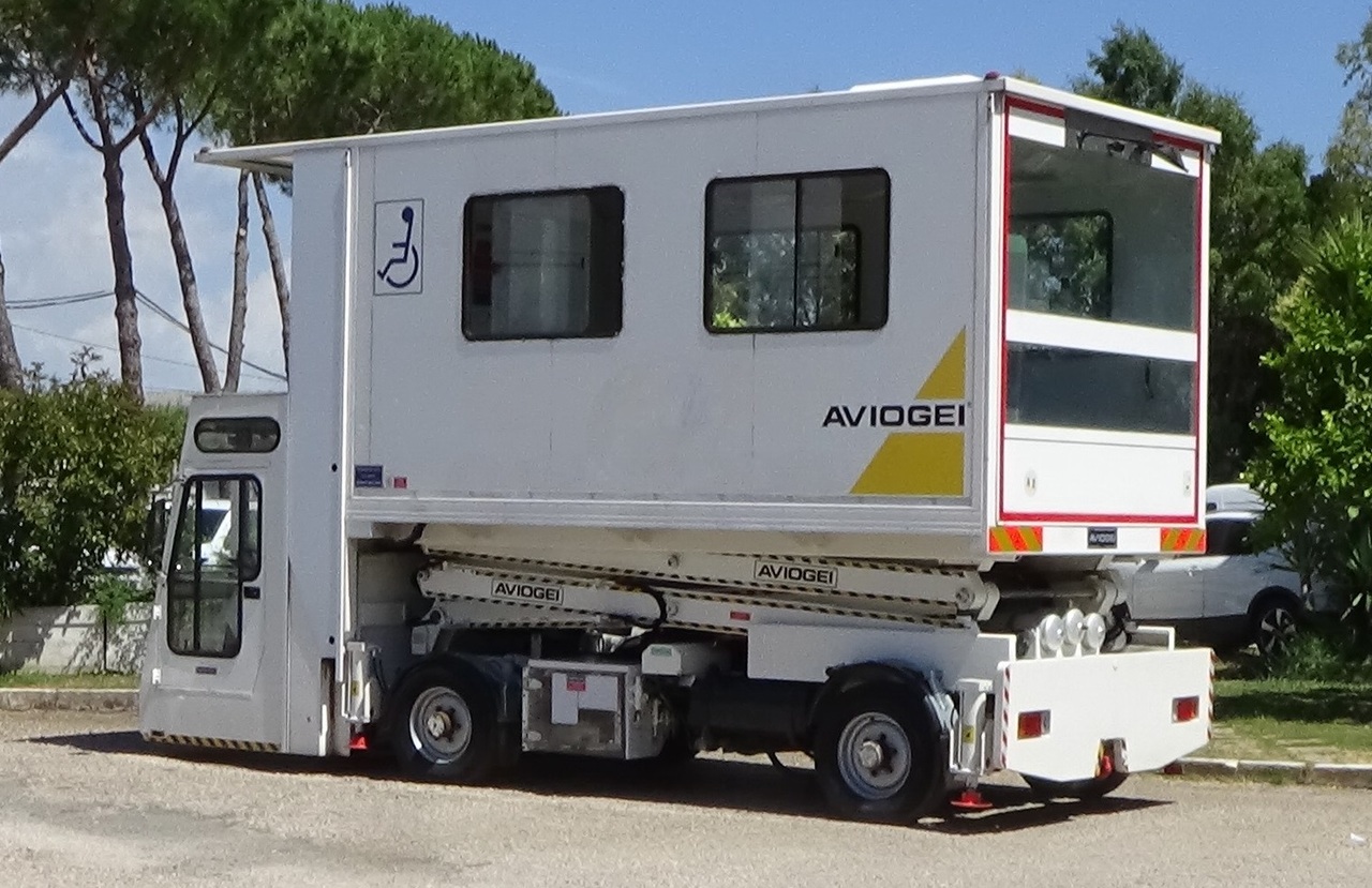 Aviogei FLS1500 EAU - Ambulift: slika Aviogei FLS1500 EAU - Ambulift Aviogei FLS1500 EAU - Ambulift: slika Aviogei FLS1500 EAU - Ambulift