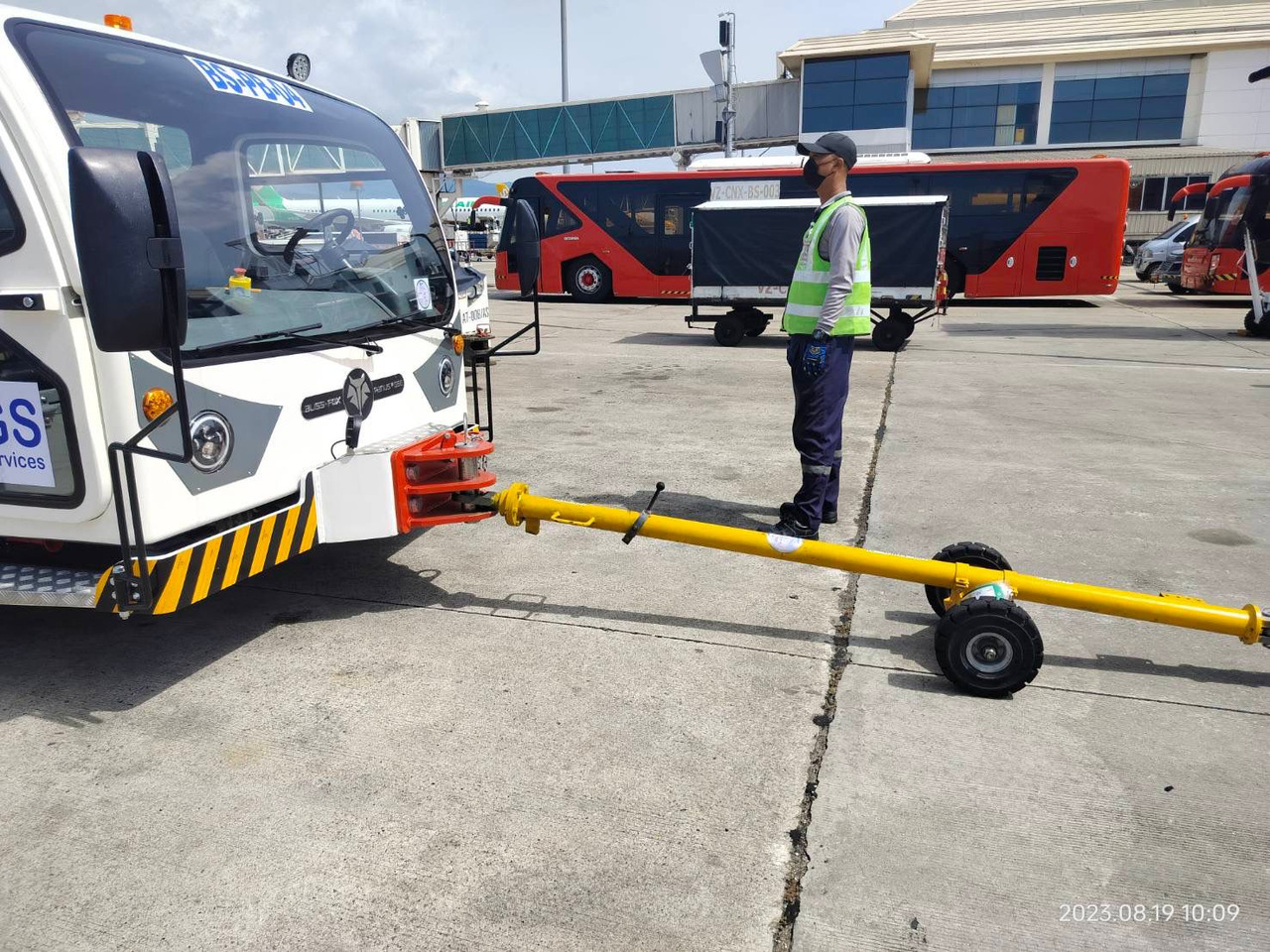 BlissFox 16E - Traktor za vuču zrakoplova: slika BlissFox 16E - Traktor za vuču zrakoplova BlissFox 16E - Traktor za vuču zrakoplova: slika BlissFox 16E - Traktor za vuču zrakoplova