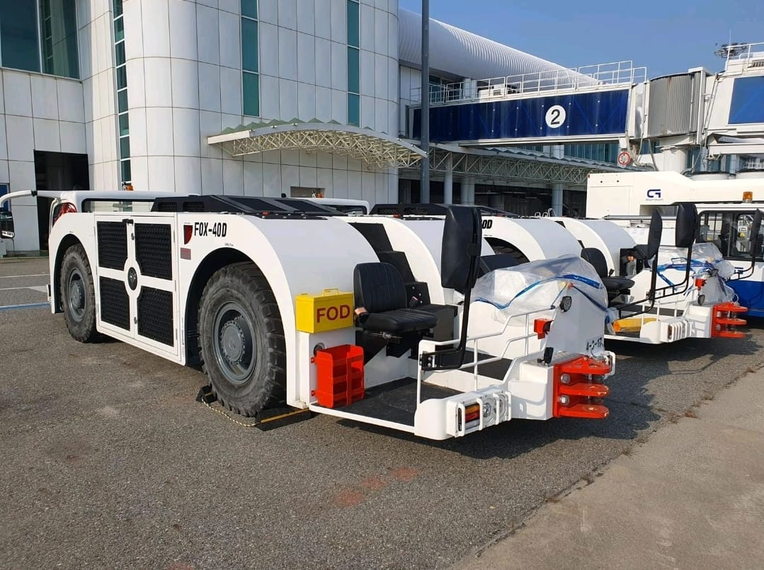 BlissFox - ABC 40D - Traktor za vuču zrakoplova: slika BlissFox - ABC 40D - Traktor za vuču zrakoplova BlissFox - ABC 40D - Traktor za vuču zrakoplova: slika BlissFox - ABC 40D - Traktor za vuču zrakoplova