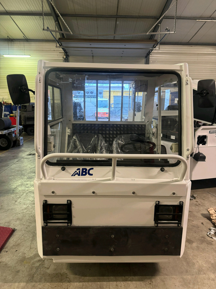 Charlatte 2012 - Traktor za prtljagu: slika Charlatte 2012 - Traktor za prtljagu Charlatte 2012 - Traktor za prtljagu: slika Charlatte 2012 - Traktor za prtljagu