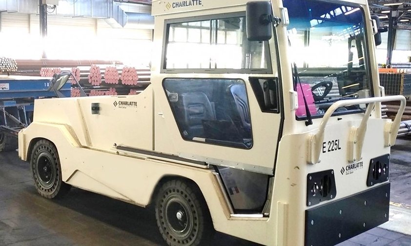 Charlatte TE225 - Traktor za prtljagu: slika Charlatte TE225 - Traktor za prtljagu Charlatte TE225 - Traktor za prtljagu: slika Charlatte TE225 - Traktor za prtljagu