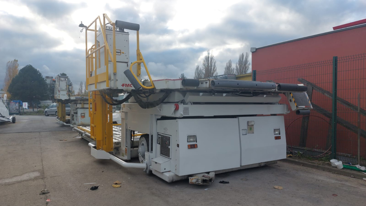 FMC loader Commander 15 Universal Main Deck - Utovarivač kontejnera/ Paleta: slika FMC loader Commander 15 Universal Main Deck - Utovarivač kontejnera/ Paleta FMC loader Commander 15 Universal Main Deck - Utovarivač kontejnera/ Paleta: slika FMC loader Commander 15 Universal Main Deck - Utovarivač kontejnera/ Paleta