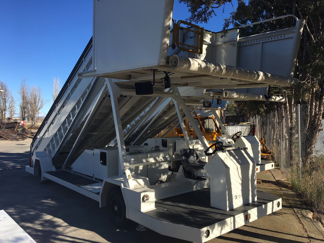 JBT Passenger Stairs Smart Step - Putničke stepenice: slika JBT Passenger Stairs Smart Step - Putničke stepenice JBT Passenger Stairs Smart Step - Putničke stepenice: slika JBT Passenger Stairs Smart Step - Putničke stepenice