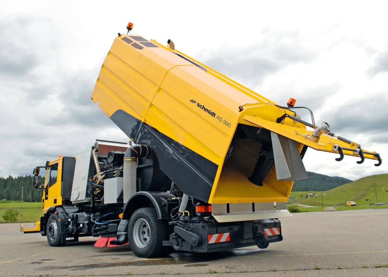 Runway Sweeper Schmidt AS990 - Cestovna čistilica: slika Runway Sweeper Schmidt AS990 - Cestovna čistilica Runway Sweeper Schmidt AS990 - Cestovna čistilica: slika Runway Sweeper Schmidt AS990 - Cestovna čistilica