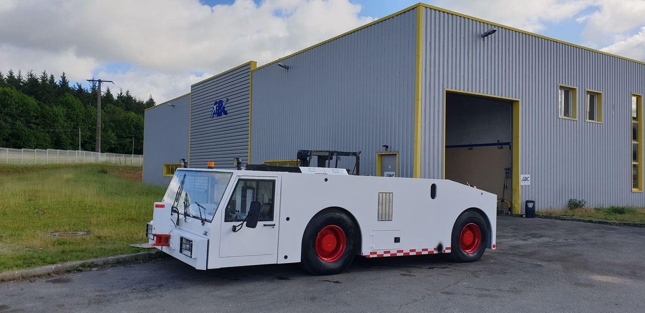 SOVAM K250 - Traktor za vuču zrakoplova: slika SOVAM K250 - Traktor za vuču zrakoplova SOVAM K250 - Traktor za vuču zrakoplova: slika SOVAM K250 - Traktor za vuču zrakoplova