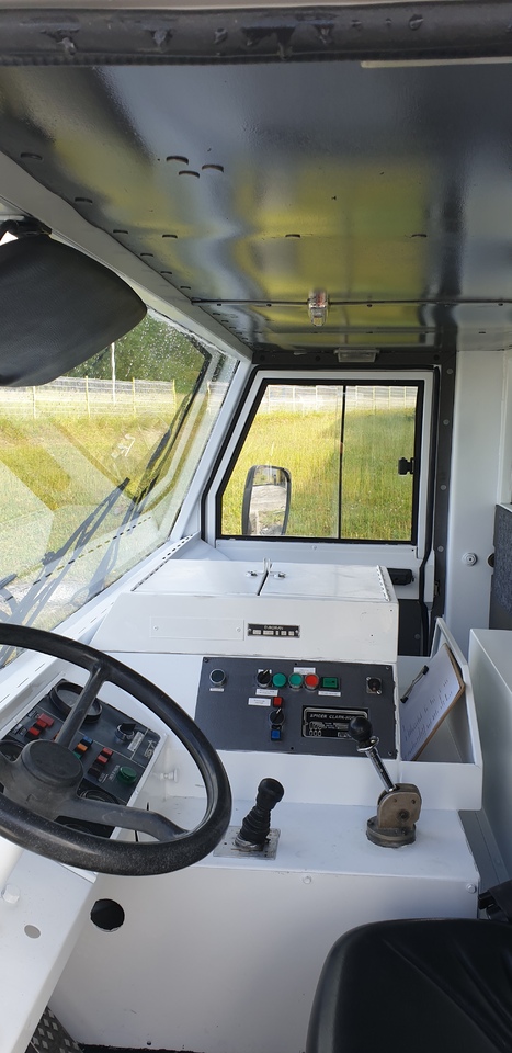 SOVAM K250 - Traktor za vuču zrakoplova: slika SOVAM K250 - Traktor za vuču zrakoplova SOVAM K250 - Traktor za vuču zrakoplova: slika SOVAM K250 - Traktor za vuču zrakoplova