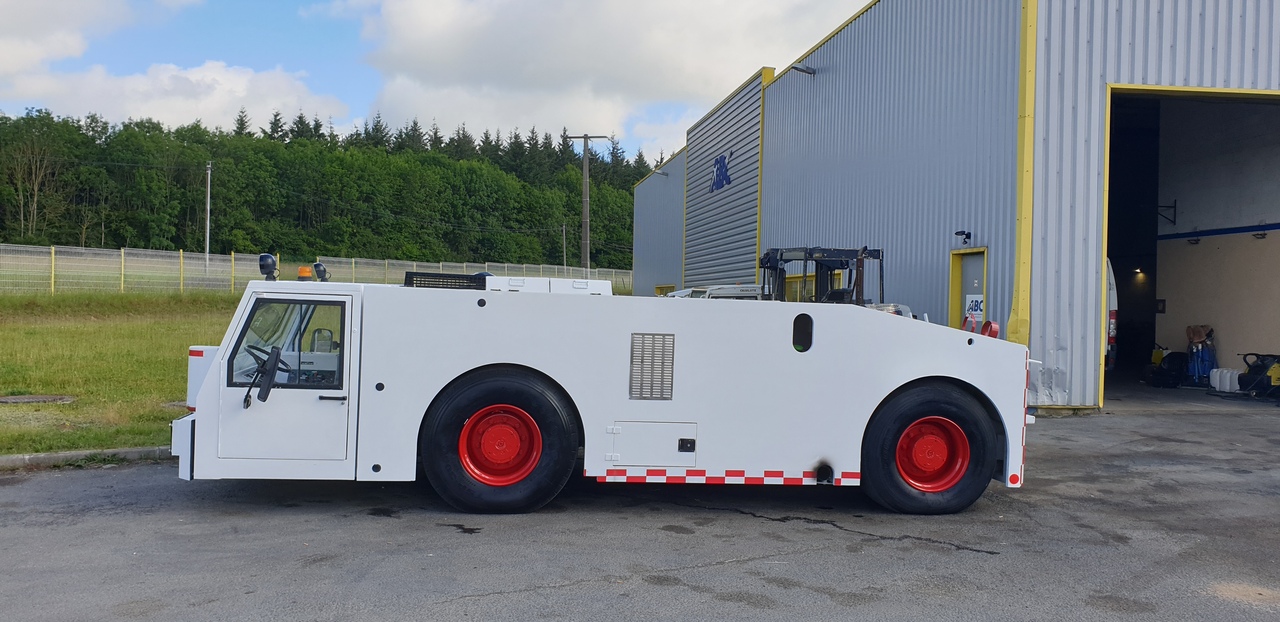 SOVAM K250 - Traktor za vuču zrakoplova: slika SOVAM K250 - Traktor za vuču zrakoplova SOVAM K250 - Traktor za vuču zrakoplova: slika SOVAM K250 - Traktor za vuču zrakoplova