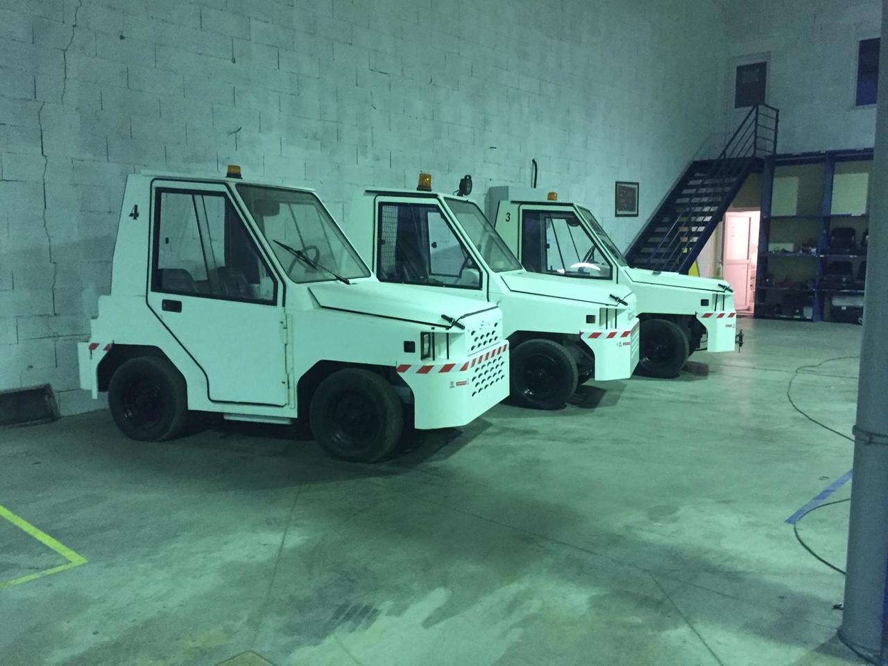 SOVAM TRACTOR/DIESEL K22 - Traktor za prtljagu: slika SOVAM TRACTOR/DIESEL K22 - Traktor za prtljagu SOVAM TRACTOR/DIESEL K22 - Traktor za prtljagu: slika SOVAM TRACTOR/DIESEL K22 - Traktor za prtljagu