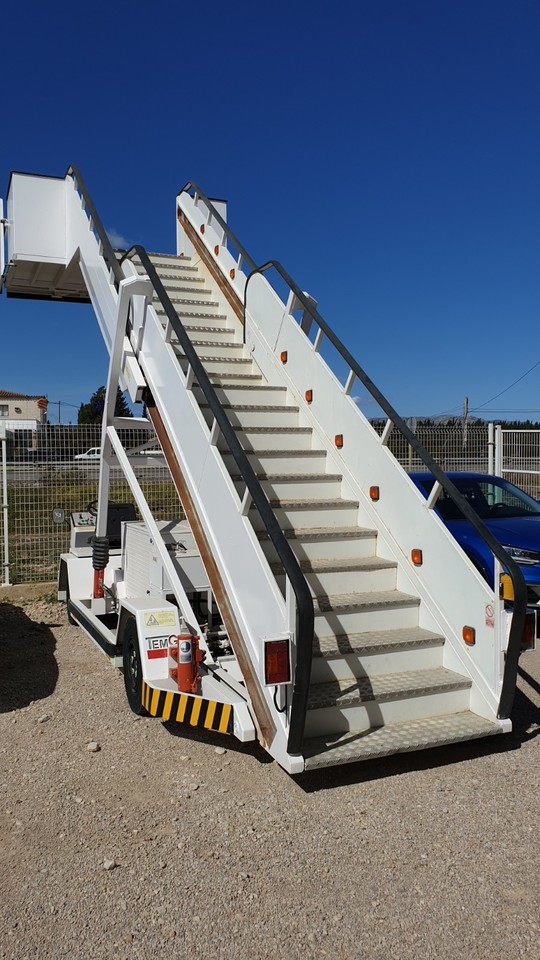 TEMG Pax Stairs TG2244 - Putničke stepenice: slika TEMG Pax Stairs TG2244 - Putničke stepenice TEMG Pax Stairs TG2244 - Putničke stepenice: slika TEMG Pax Stairs TG2244 - Putničke stepenice