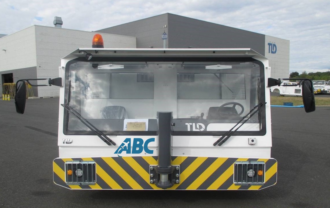 TLD Pushback TMX450 - Traktor za vuču zrakoplova: slika TLD Pushback TMX450 - Traktor za vuču zrakoplova TLD Pushback TMX450 - Traktor za vuču zrakoplova: slika TLD Pushback TMX450 - Traktor za vuču zrakoplova