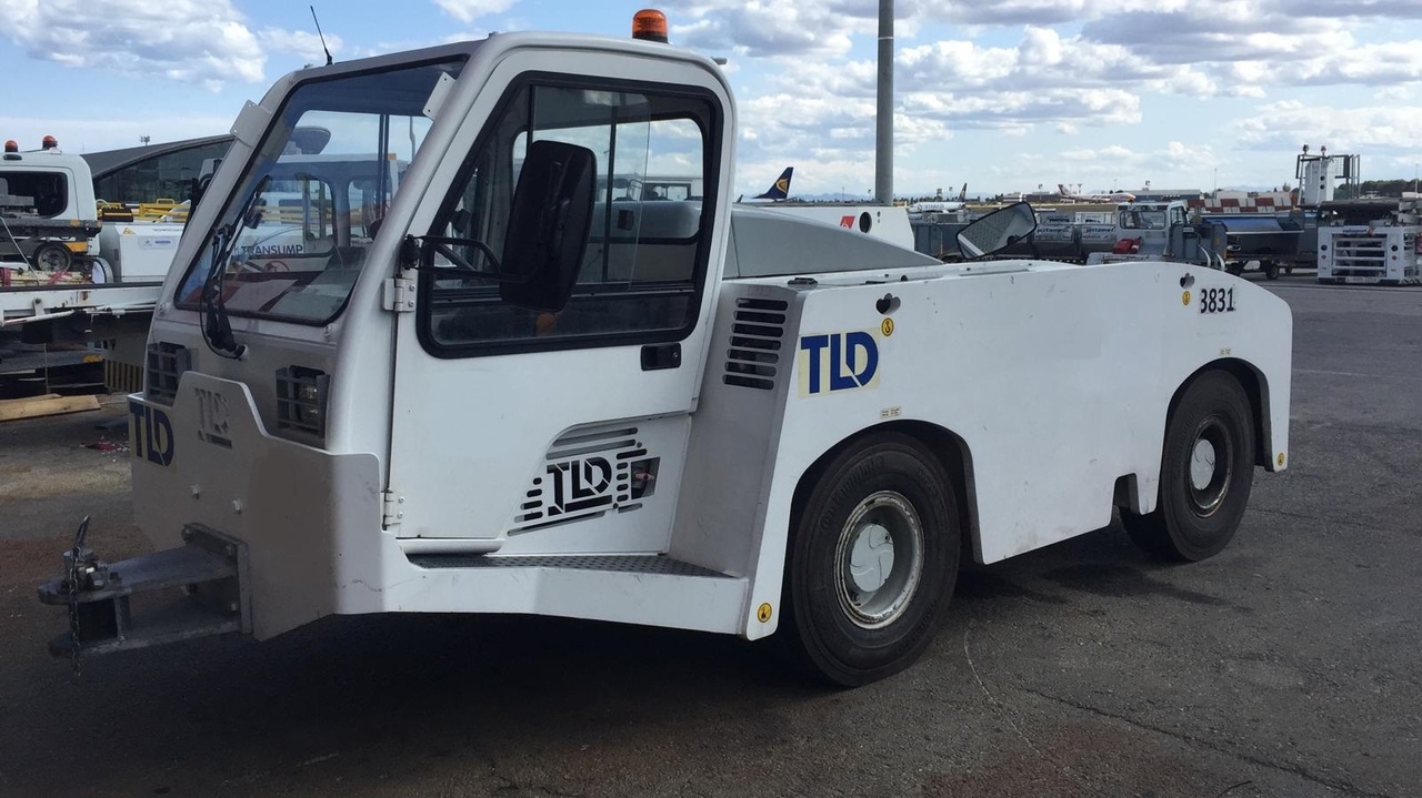 TLD TMX150-9 - Traktor za vuču zrakoplova: slika TLD TMX150-9 - Traktor za vuču zrakoplova TLD TMX150-9 - Traktor za vuču zrakoplova: slika TLD TMX150-9 - Traktor za vuču zrakoplova
