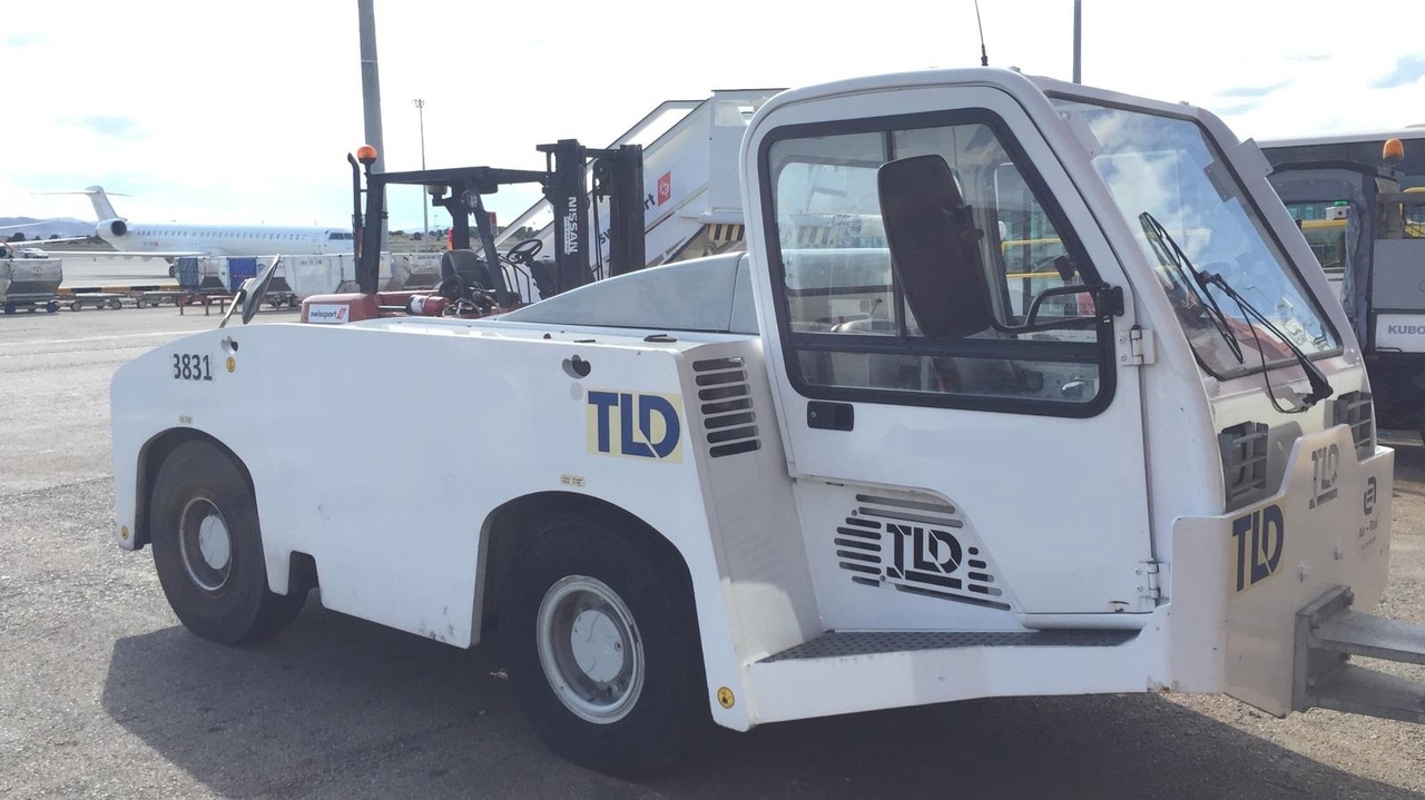 TLD TMX150-9 - Traktor za vuču zrakoplova: slika TLD TMX150-9 - Traktor za vuču zrakoplova TLD TMX150-9 - Traktor za vuču zrakoplova: slika TLD TMX150-9 - Traktor za vuču zrakoplova