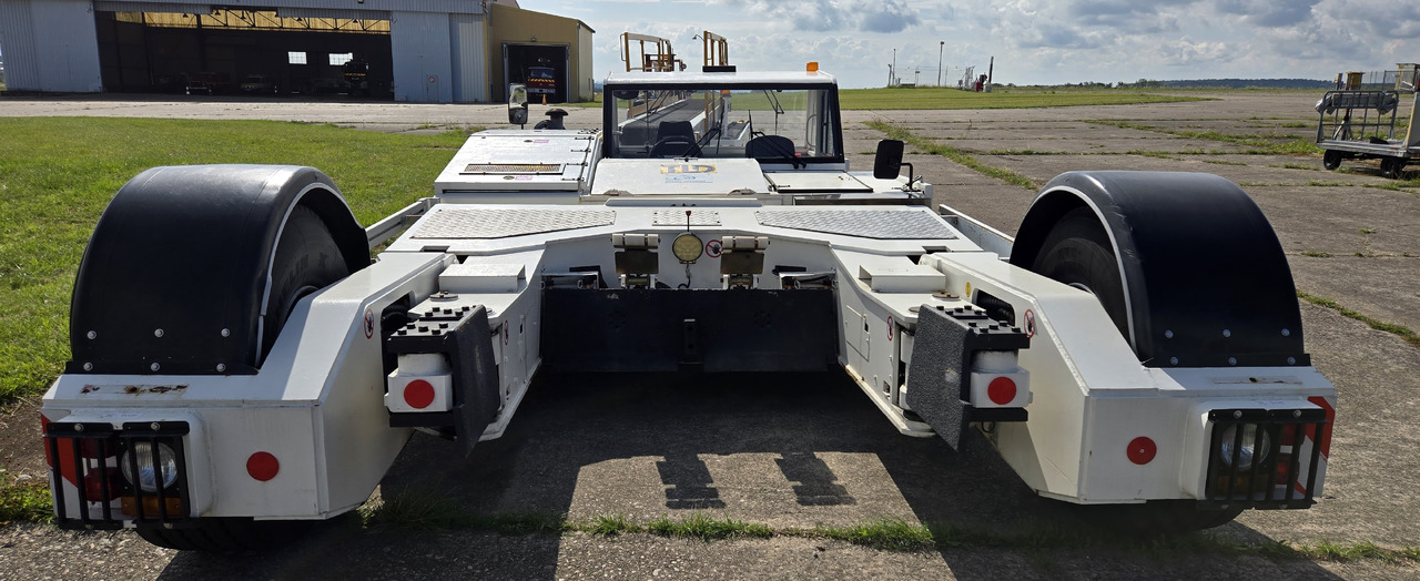 TLD TPX200SF - Traktor za vuču zrakoplova: slika TLD TPX200SF - Traktor za vuču zrakoplova TLD TPX200SF - Traktor za vuču zrakoplova: slika TLD TPX200SF - Traktor za vuču zrakoplova