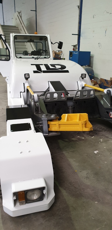 TLD Towbarless Pushback TPX 100 E - Traktor za vuču zrakoplova: slika TLD Towbarless Pushback TPX 100 E - Traktor za vuču zrakoplova TLD Towbarless Pushback TPX 100 E - Traktor za vuču zrakoplova: slika TLD Towbarless Pushback TPX 100 E - Traktor za vuču zrakoplova