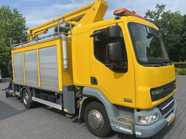 DAF LF 220 FA45.220 LF Custers T265-12.5 - Podizna platforma montirana na kamion: slika DAF LF 220 FA45.220 LF Custers T265-12.5 - Podizna platforma montirana na kamion DAF LF 220 FA45.220 LF Custers T265-12.5 - Podizna platforma montirana na kamion: slika DAF LF 220 FA45.220 LF Custers T265-12.5 - Podizna platforma montirana na kamion