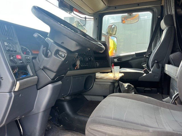 Scania R420 - Tegljač: slika Scania R420 - Tegljač Scania R420 - Tegljač: slika Scania R420 - Tegljač