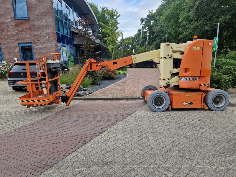 JLG E300AJP - Zglobni krak: slika JLG E300AJP - Zglobni krak JLG E300AJP - Zglobni krak: slika JLG E300AJP - Zglobni krak